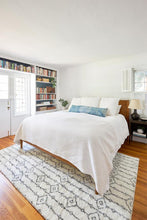 Load image into Gallery viewer, Plush Moroccan Ornate Rug
